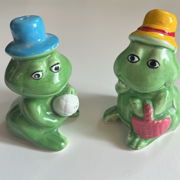 Vintage Ceramic Frog Man and Woman Salt and Pepper Shakers Cottagecore  Retro - Picture 6 of 7